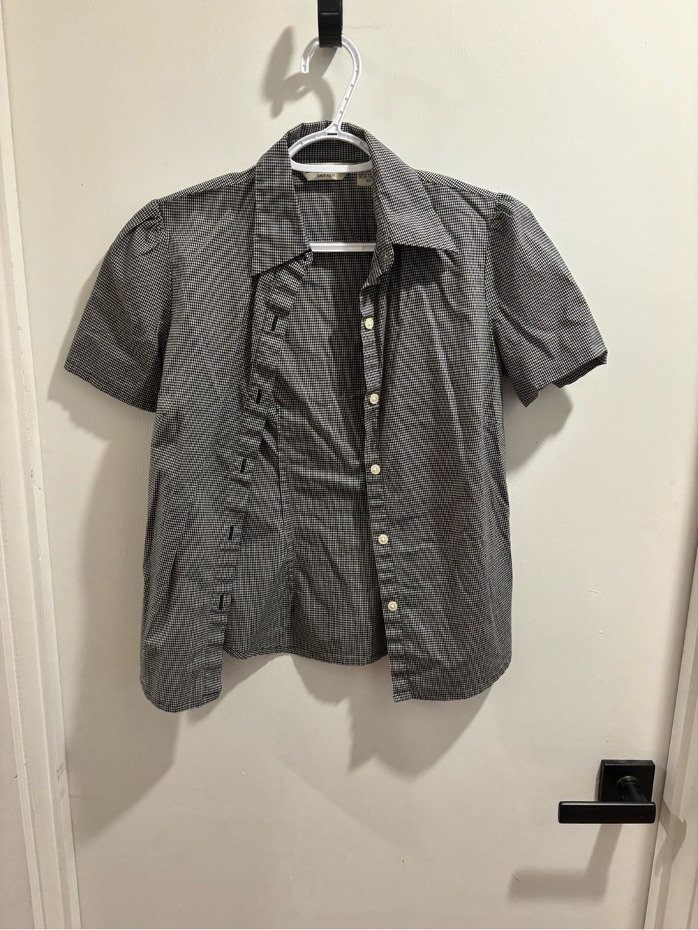 Men's Short Sleeve Button-Up Shirt in Charcoal Gray